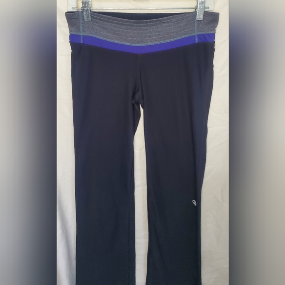 Pre-Loved Women MPG Black, Grey, and Purple Stretch Leggings Size S - Picture 6 of 6